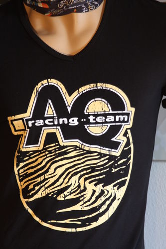 T-Shirt Slim V Schnitt "AQ Racing Team "